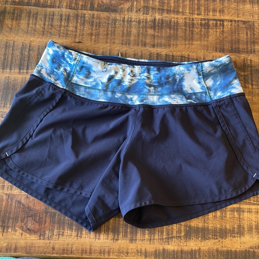 Lululemon Size 6 Shorts - Picture 3 of 9